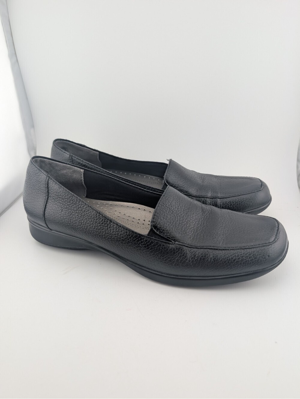 Trotters Women's Size 8 Narrow Black Leather Loafers Slip-on Shoes 8N